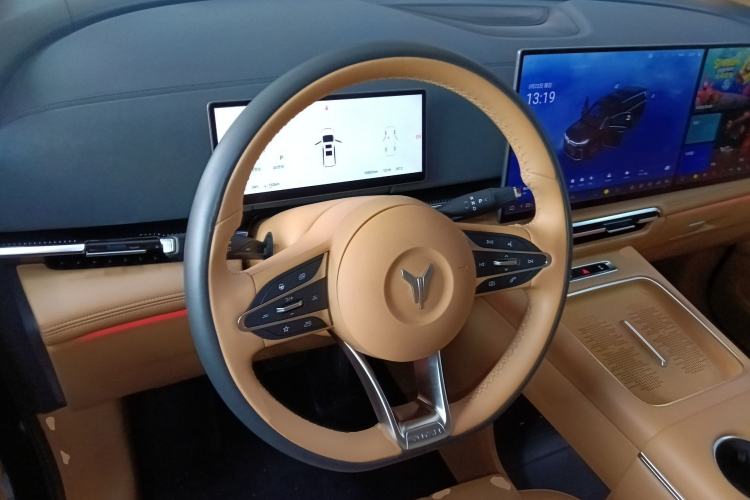 Used VOYAH Dream 2025 PHEV Four-Wheel-Drive Flagship Kunpeng Edition
