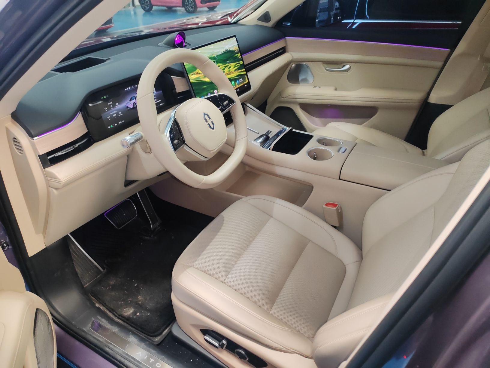 المقاعد الأمامية داخل السيارة