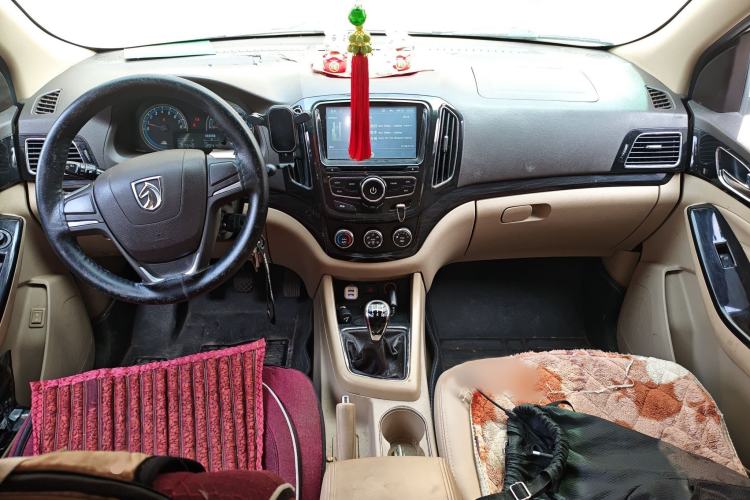 Used Baojun 730 2014 1.5L manual Comfort ESP version 7 seats