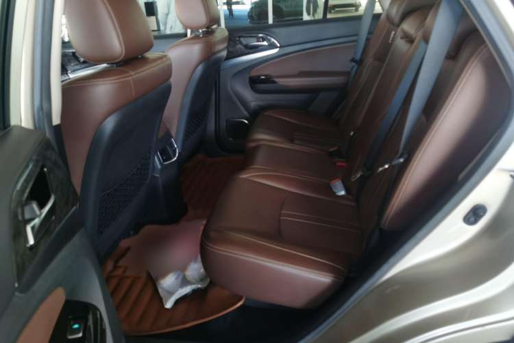 Used BYD Tang New Energy 2015 2.0T Four-Wheel-Drive Flagship Model Interior 3