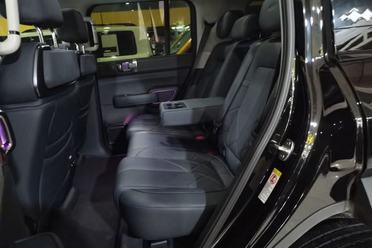 Used Formula Leopard Leopard 5 2023 Explore Edition