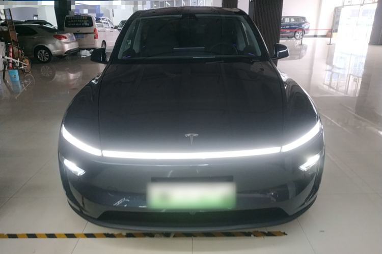 Used Tesla Model Y 2025 Long-Range All-Wheel-Drive Version