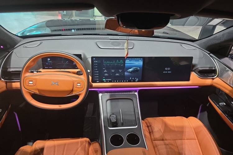 Used XPeng G9 2025 625 Long-Range Max Center Console