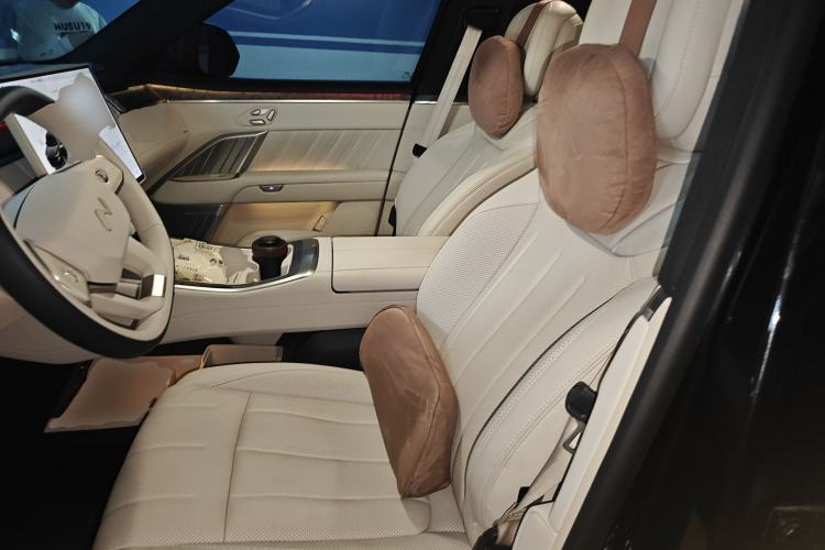 Used ONVO Luxeed L90 2025 Model—Ultra Six-Seater Version
