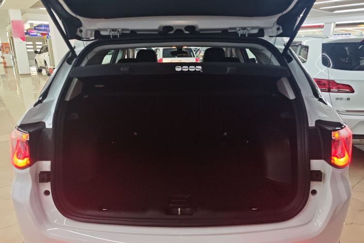 Used Jeep Compass 2017 200T Automatic Family Edition Trunk