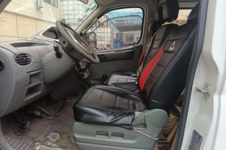 Used SAIC MAXUS Xintu V80 2014 2.5T Aotuntong Short Wheelbase Mid-Roof Model