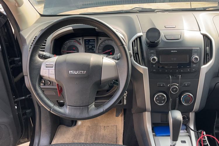 Used Isuzu mu-X 2015 2.5T Four-Wheel Drive Automatic Comfort Model 7 Seats