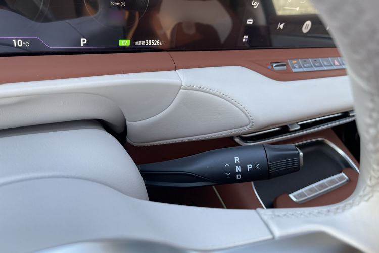 Used VOYAH FREE 2023 Four-Wheel Drive Extended-Range Model with Ultra-Long Range