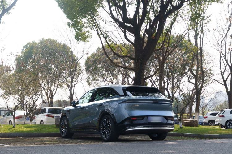 Used Zeekr 7X 2025 100 kWh Long-Range Rear-Wheel Drive with Intelligent Driving Features
