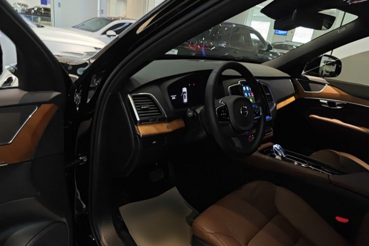 Used Volvo XC90 2025 B5 SmartDrive Luxury Edition 7-Seater
