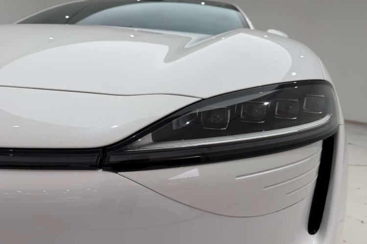 Used Hima Luxeed R7 2025 Range-Extended Version 251 km Max Left Front Headlight