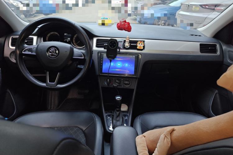 Used Skoda Rapid Spaceback 2019 1.5L Automatic Comfort Edition Center Console