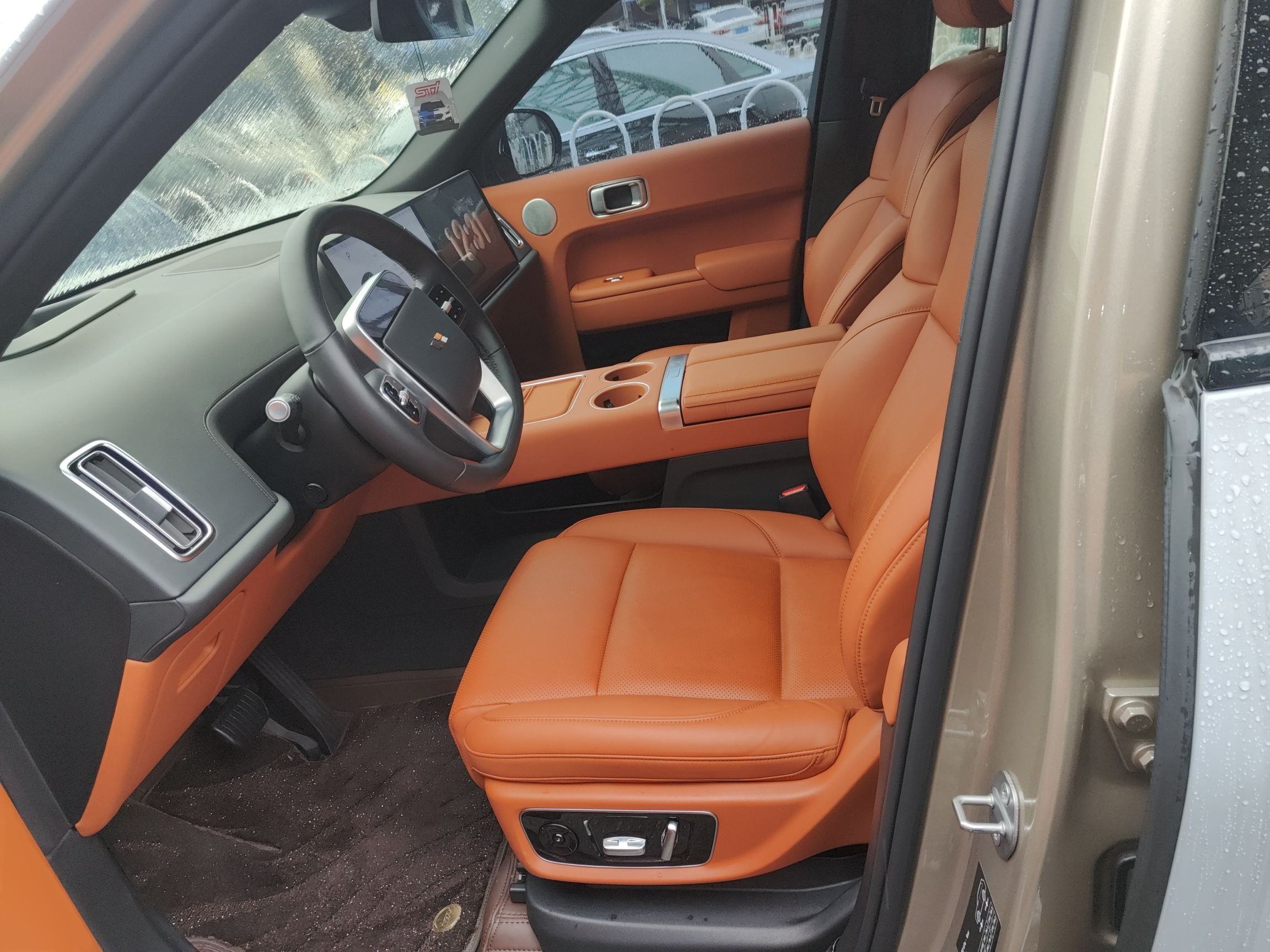 Переднее сиденье в автомобиле