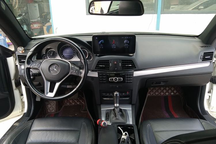 Used Mercedes-Benz E-Class 2012 E 200 CGI Coupe Center Console