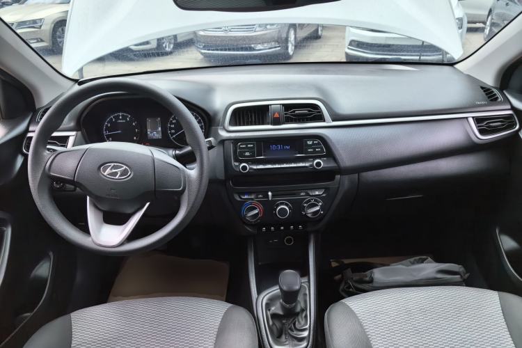 Used Hyundai Verna (older generation) 2017 1.4L Manual Huancai Edition China V Standard Center Console
