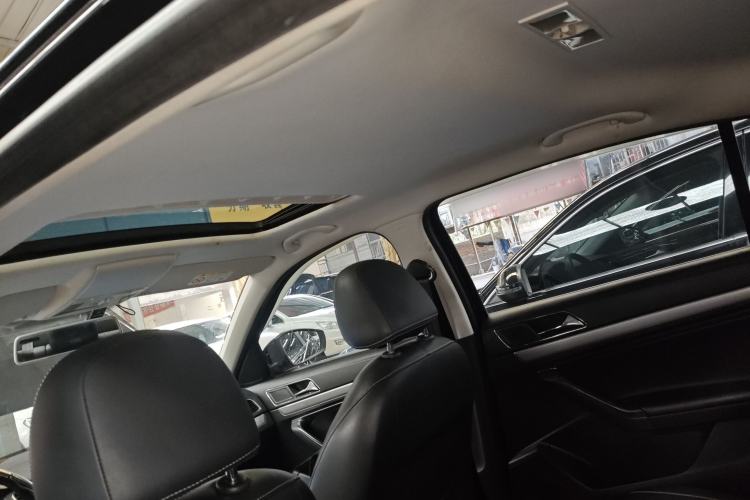 Used Volkswagen Lavida 2017 1.6L Automatic Comfort Edition
