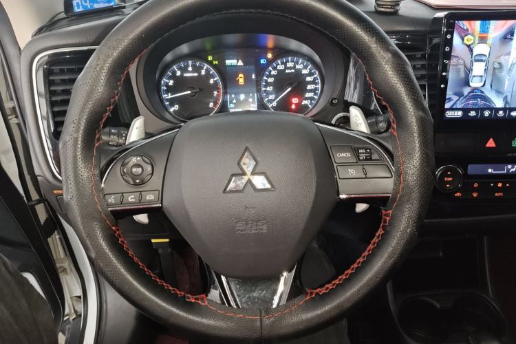 Used Mitsubishi Outlander 2016 2.4L 4x4 Luxury Edition 7-Seater
