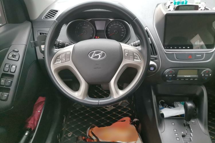 Used Hyundai ix35 2015 2.0L Automatic 2WD Smart Version China V Standard Steering Wheel