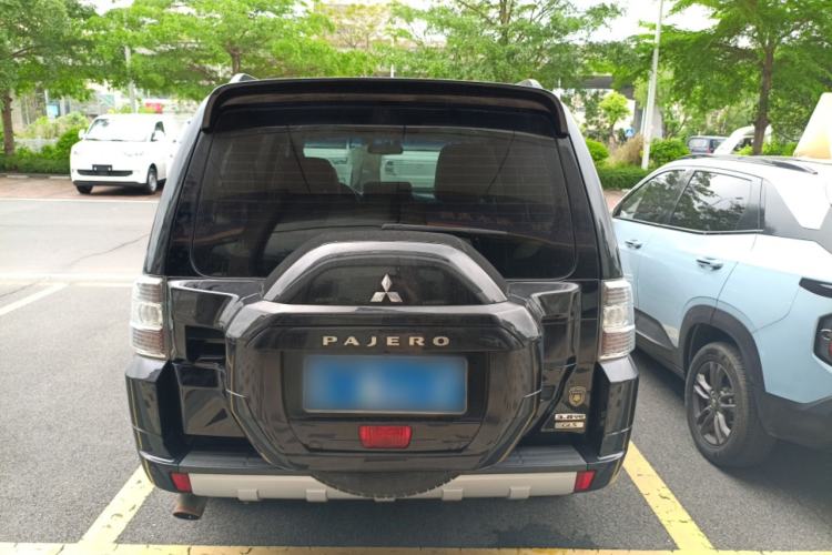 Used Mitsubishi Pajero 2017 V97 3.8L 5-Door GLS Model with Sunroof – U.S. Specification