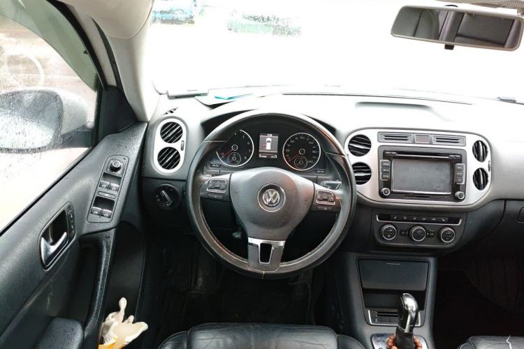 Used Volkswagen Tiguan 2013 1.8 TSI Automatic All-Wheel Drive Luxury Model Steering Wheel