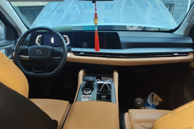 Used Changan Lantop 2023 Business Edition 2.0T Automatic All-Wheel Drive Gasoline Elite Model with Extended Cabin
