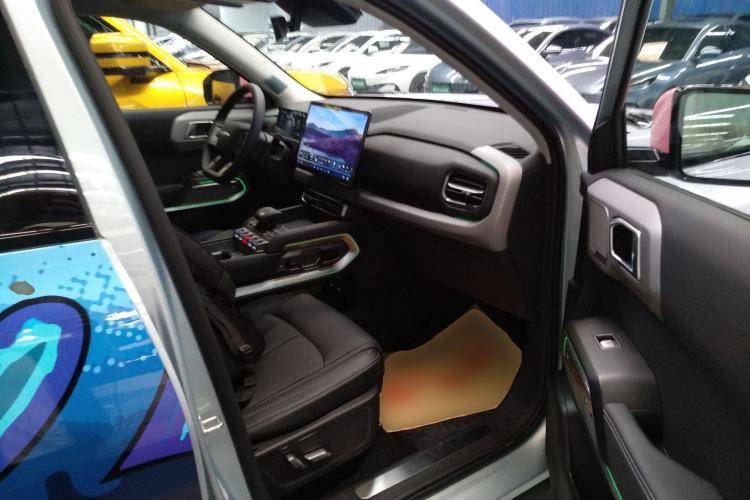 Used Formula Leopard Titanium 3 2025 501KM All-Wheel Drive Intelligent Driving Ultra Version Right Front Seat