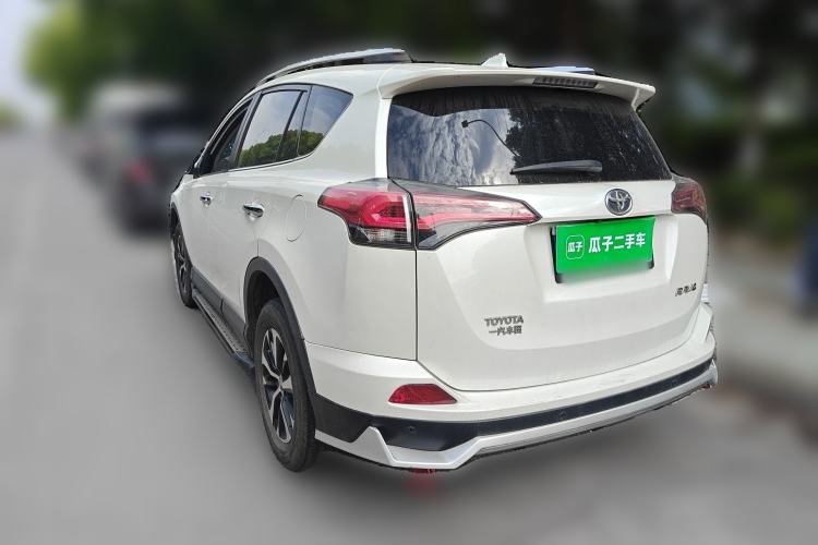 Used Toyota RAV4 2019 2.0L CVT Two-Wheel Drive Luxury Version China VI Standard