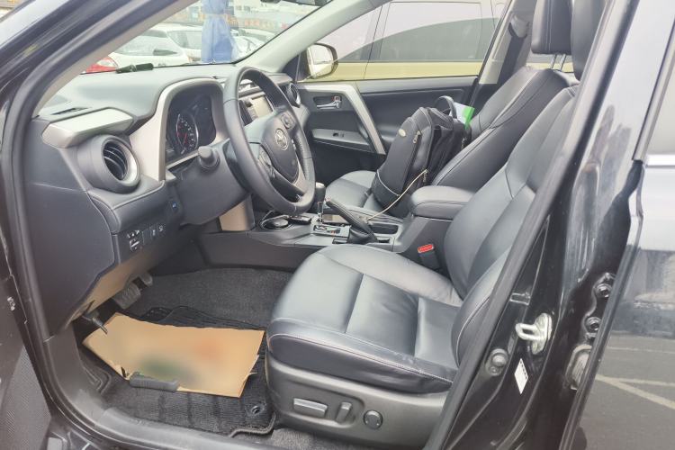 Used Toyota RAV4 2019 2.0L CVT Two-Wheel Drive ZhiShang Version China VI Standard