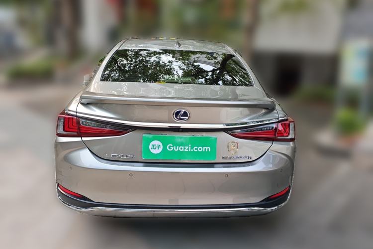 Used Lexus ES 2020 300h Premier Edition
