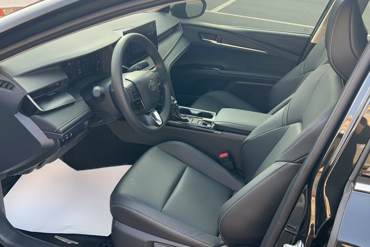 Used Toyota Camry 2026 Model Dual-Engine 2.0HE Elite Edition Driver Seat