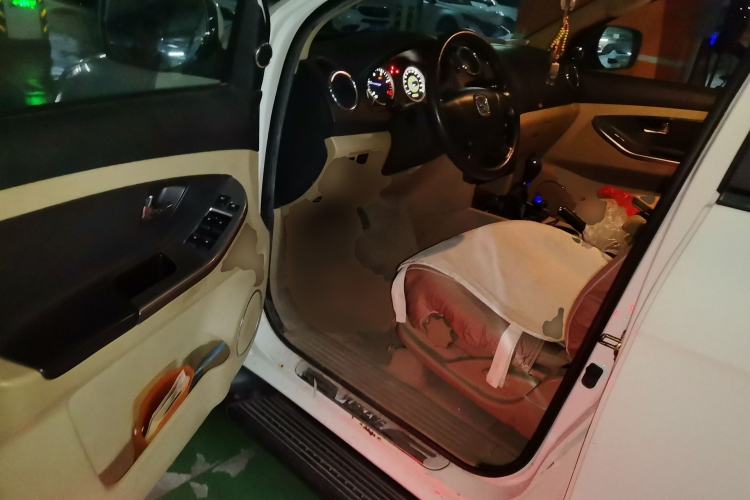 Used JMC Yusheng S350 2011 2.4T Two-Wheel-Drive Luxury 5-Seater Driver Seat