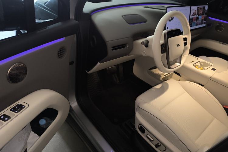 Used Li Auto i6 2025 Model Four-Wheel-Drive Standard Type