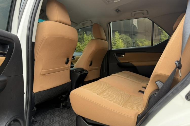 Used Toyota Fortuner 2016 2.7L Middle East Version Interior 7