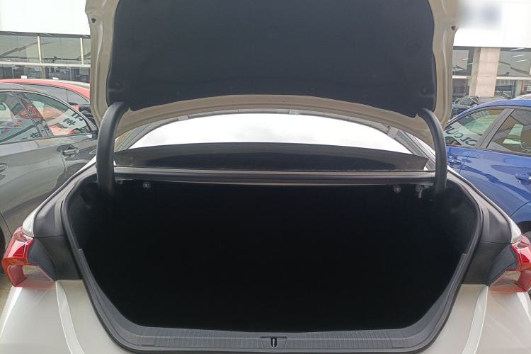 Used Toyota Avalon 2021 2.5L Luxury Edition Trunk