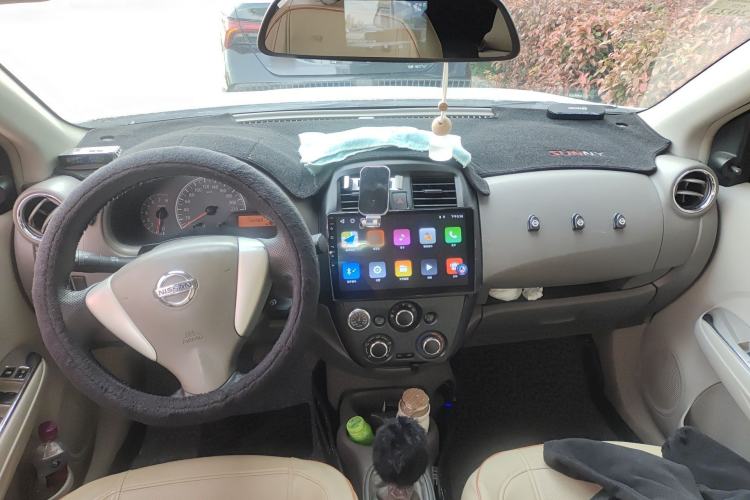 Used Nissan Sunny 2015 1.5XE Manual Comfort Edition Center Console