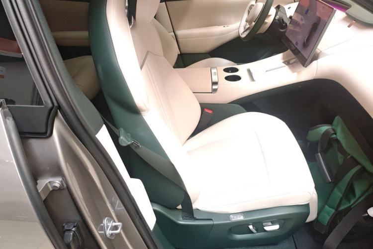 Used Xiaomi Auto YU7 2025 Ultra-Long Range Rear-Wheel Drive Version Right Front Seat