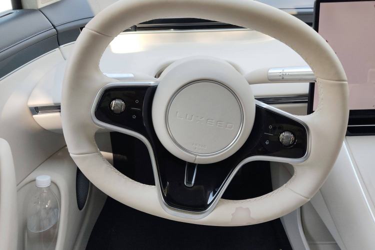 Used Hima Luxeed S7 2025 855 km Max