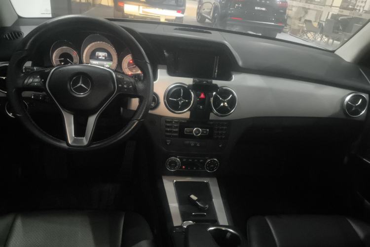 Used Mercedes-Benz GLK-Class 2013 GLK 300 4MATIC Dynamic Sunroof Model
