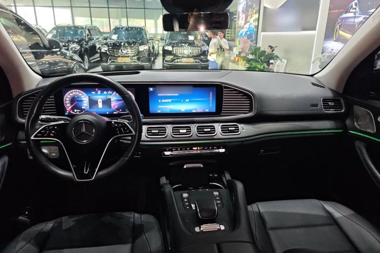 Used Mercedes-Benz GLE 2024 GLE 450 4MATIC Luxury Model Center Console