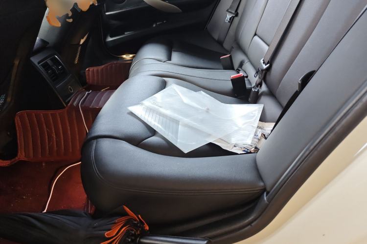 Used BMW 3 Series 2016 320Li Fashion Model Left Rear Seat