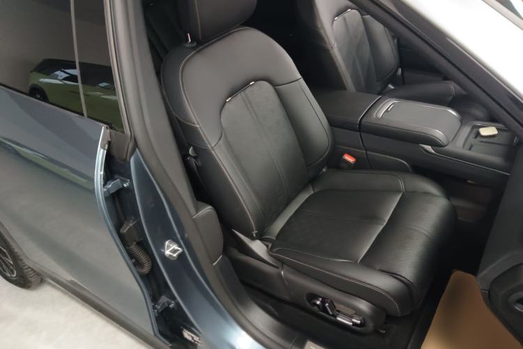 Used Zeekr 7X 2025 100 kWh Long-Range Rear-Wheel Drive with Intelligent Driving Features Right Front Seat