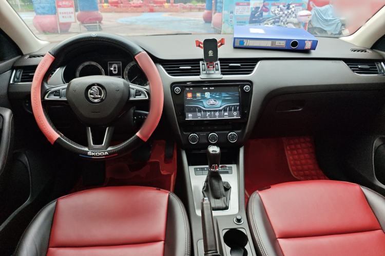 Used Skoda Octavia 2018 TSI230 DSG Luxury Edition Center Console