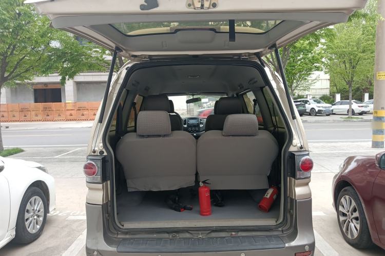 Used FORTHING Lingzhi 2015 V3 1.5L 7-Seater Luxury Model Trunk