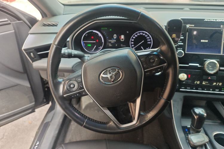 Used Toyota Avalon 2019 Dual-Engine 2.5L XLE Prestige Version China VI Standard Steering Wheel