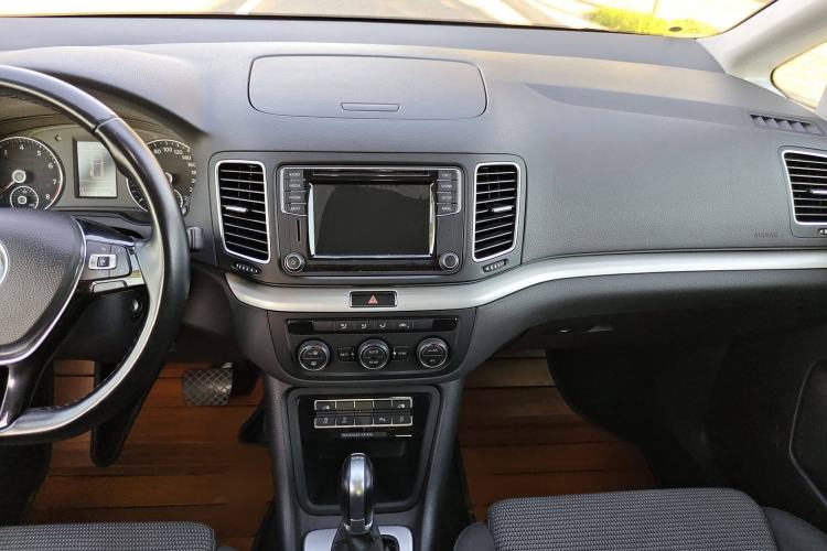 Used Volkswagen Sharan 2016 380TSI Warm-Hearted Red Limited Edition