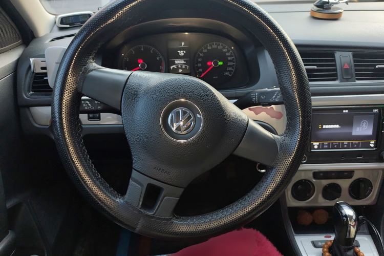 Used Volkswagen Gran Lavida 2013 1.6L Automatic Fashion Model
