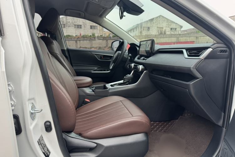 Used Toyota RAV4 2024 2.0L CVT Two-Wheel Drive Urban Edition Right Front Seat