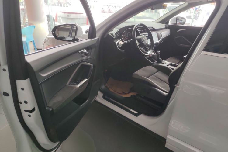 Used Audi Q3 2019 35 TFSI Advanced Dynamic Edition Driver Seat