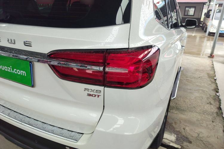 Used Roewe RX8 2019 30T Smart Connectivity Two-Wheel Drive Supreme Flagship Edition
