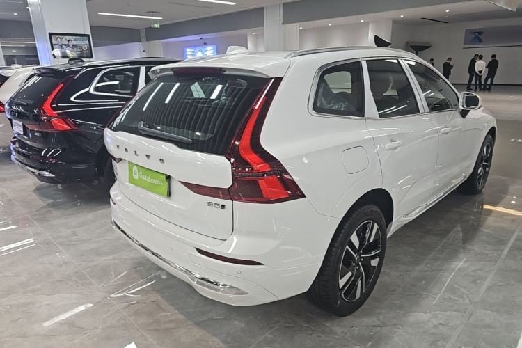 Used Volvo XC60 2026 B5 4x4 Smart Luxury Edition Rear Right 45 Deg